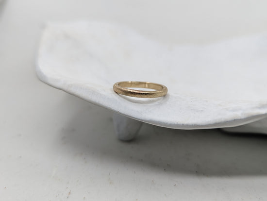 2.3 Frosted Light Wedding Band | 9k yellow gold