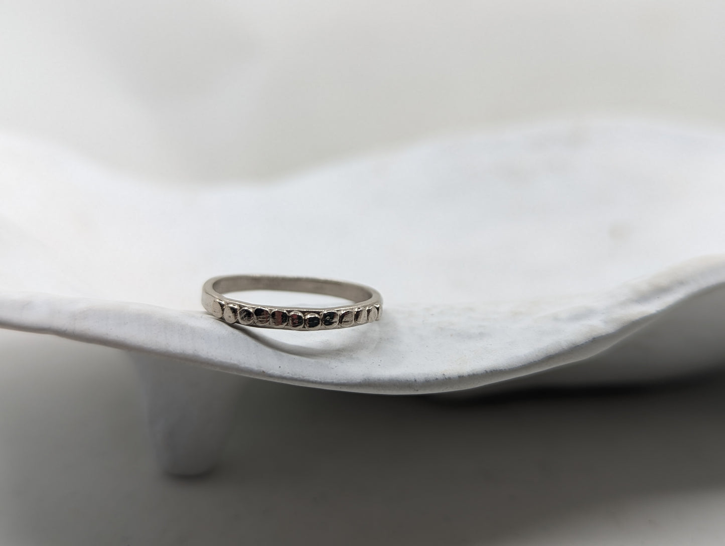 Pebble wedding ring | 2.3 - MILLY MAUNDER
