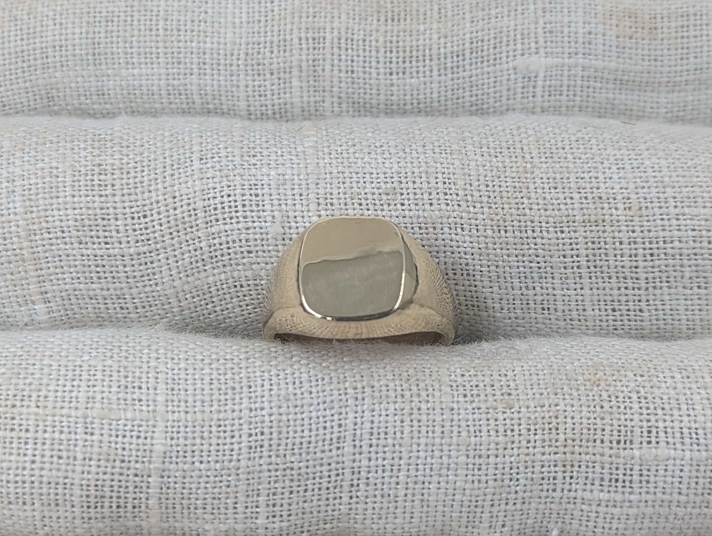 Cushion Style Signet ring | 9k Yellow Gold