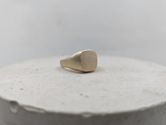Frosted Cushion Style Signet ring | 9k Yellow Gold