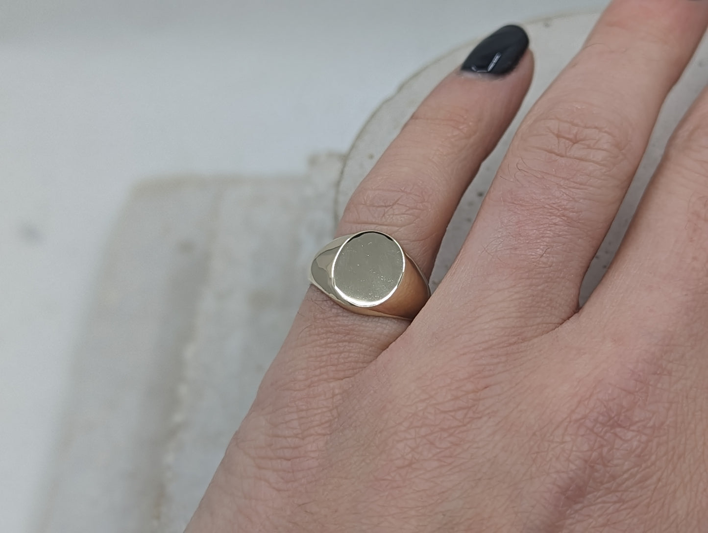 Oval Ladies Signet ring | 9k Yellow gold 100% recycled - MILLY MAUNDER