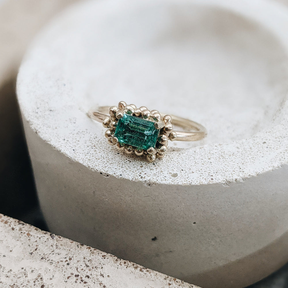 Bespoke | Emerald Granulation Solitaire