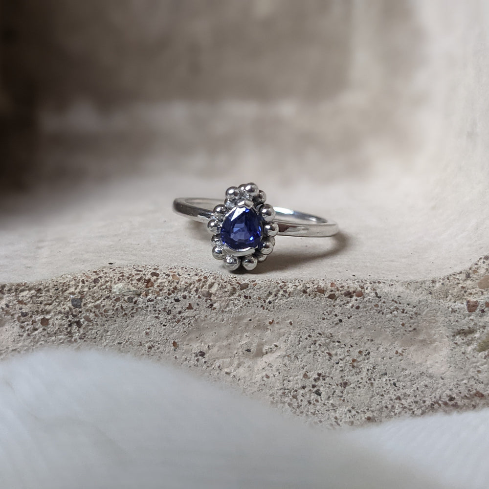 Bespoke | Sri Lankan Sapphire engagement ring