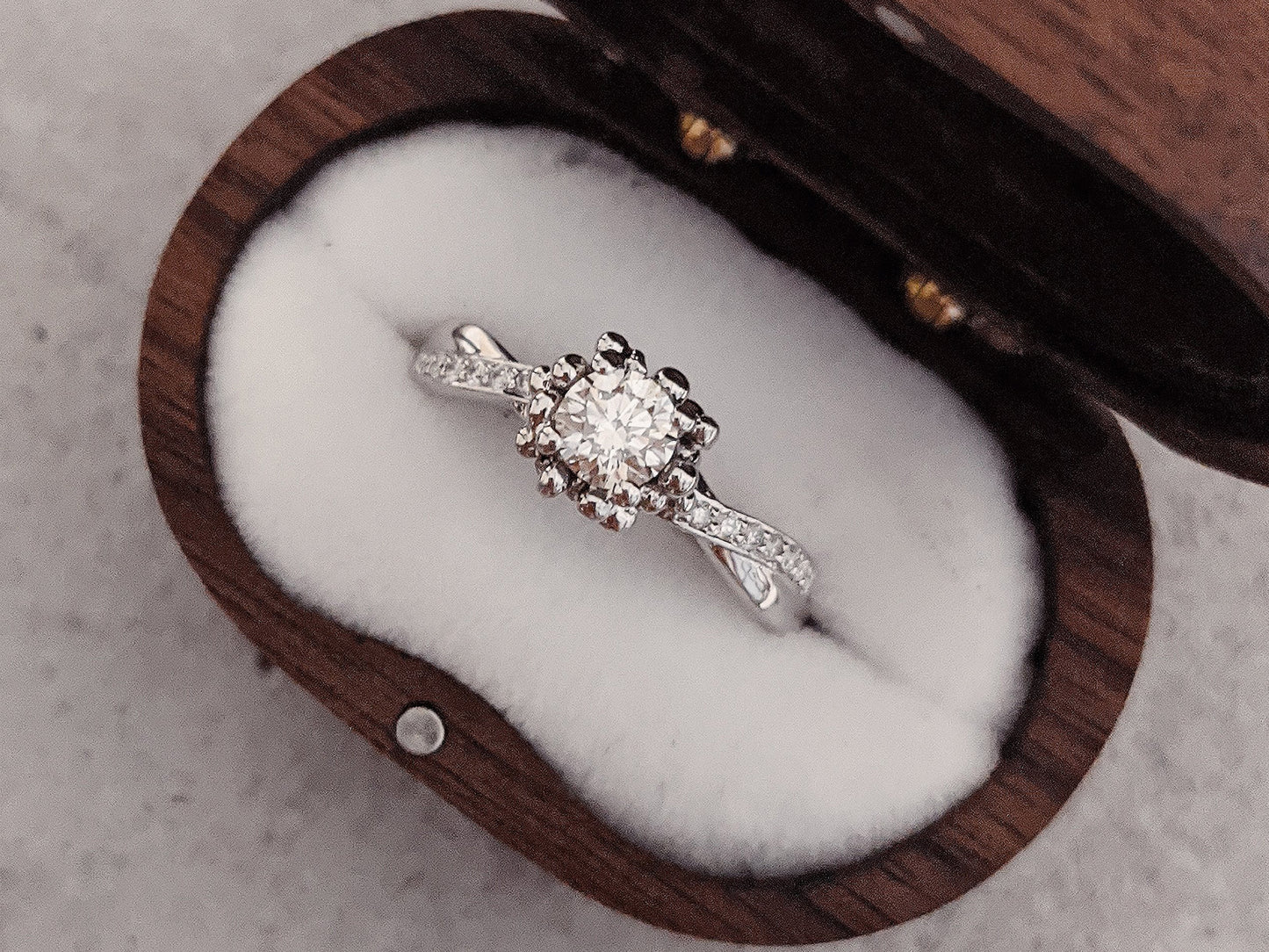 Diamond Solitaire engagement ring with a twist | 9k White Gold