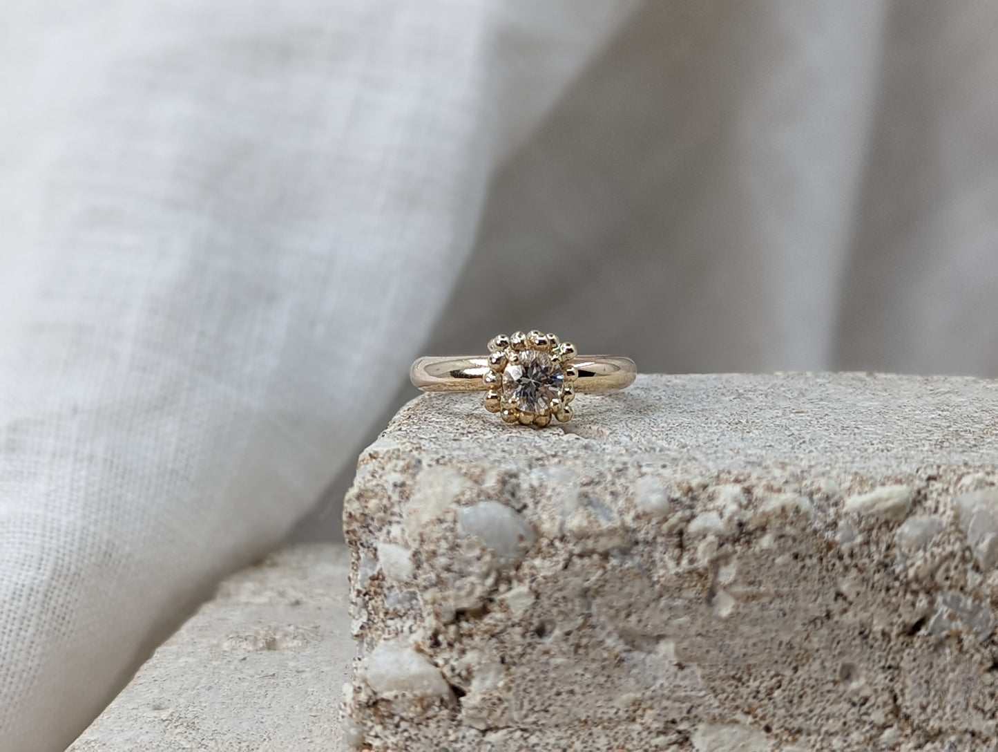 White Sapphire Solitaire | 9ct Yellow Gold