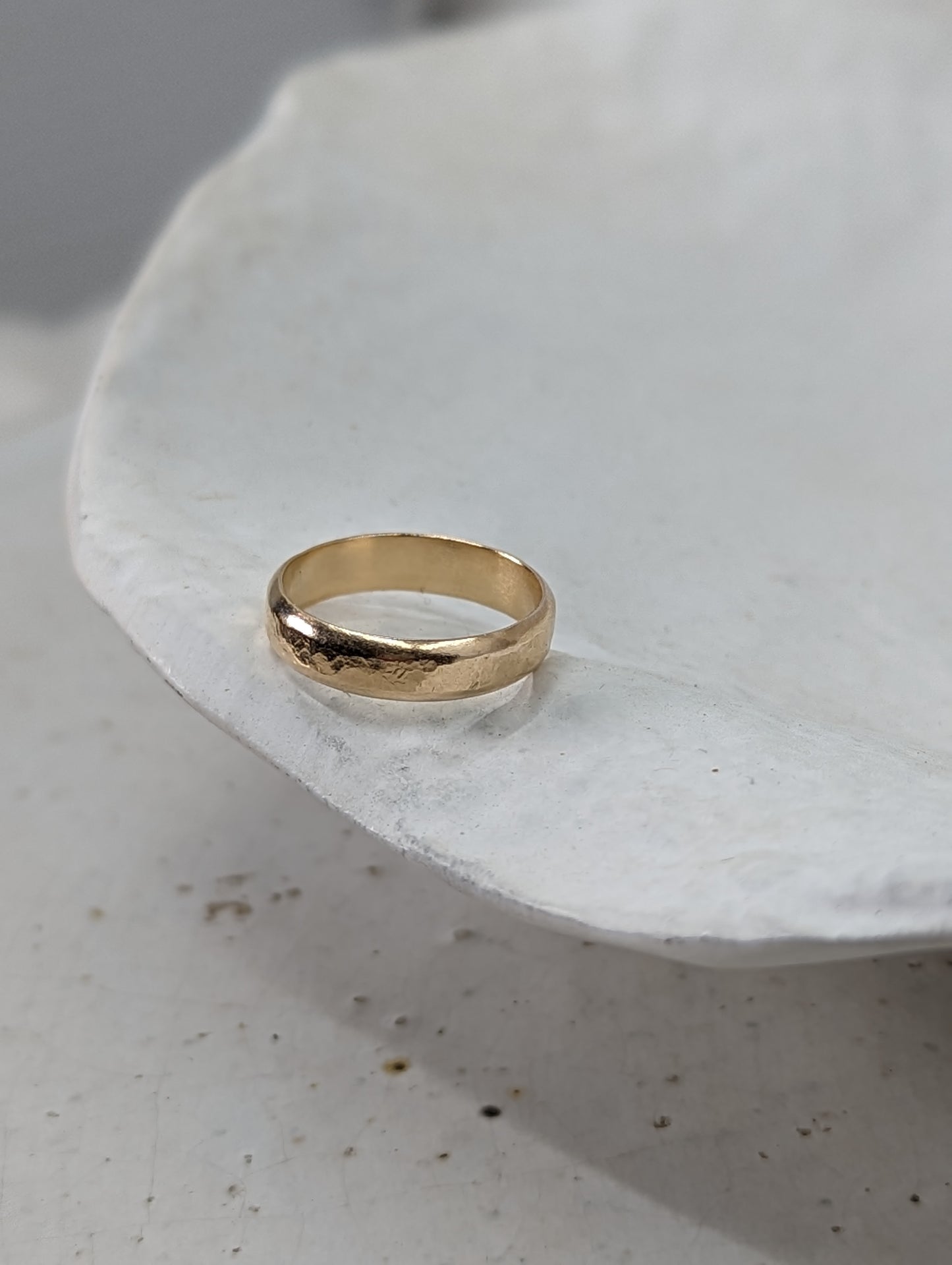 4.0 Forged Light Wedding Band | 9k yellow gold