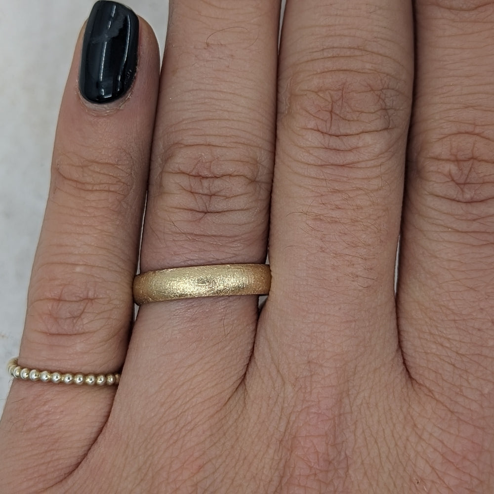 4.0 Frosted Light Wedding Band | 9k yellow gold - MILLY MAUNDER