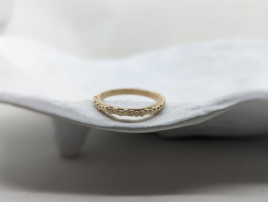 Eternity Pebble Ring | 9k yellow Gold - MILLY MAUNDER