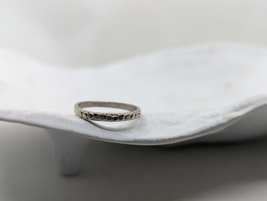 Load image into Gallery viewer, Pebble wedding ring | 2.3 - MILLY MAUNDER
