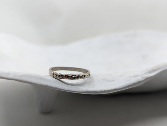 Load image into Gallery viewer, Pebble wedding ring | 2.3 - MILLY MAUNDER
