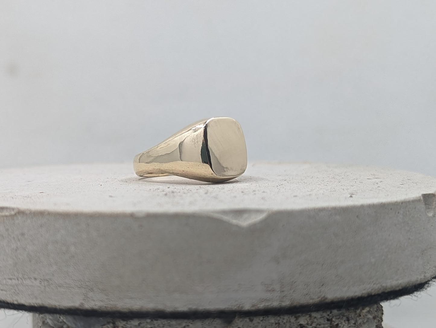 Load image into Gallery viewer, Cushion Style Signet ring | 9k Yellow Gold

