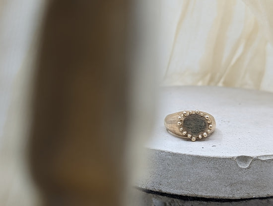 Load image into Gallery viewer, One-of-a-kind Hand carved signet ring | 9k Yellow gold 100% recycled
