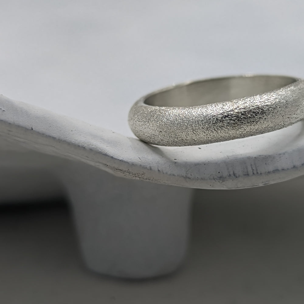 4.0 Frosted Heavy Wedding Band | 9k White gold - MILLY MAUNDER
