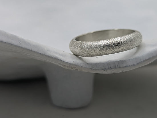 4.0 Frosted Heavy Wedding Band | 9k White gold
