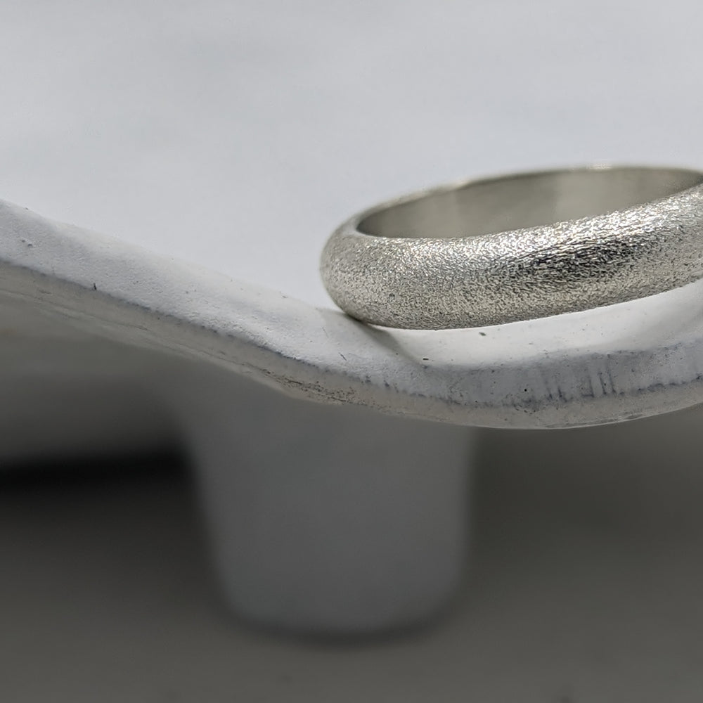 4.0 Frosted Heavy Wedding Band | 9k White gold - MILLY MAUNDER