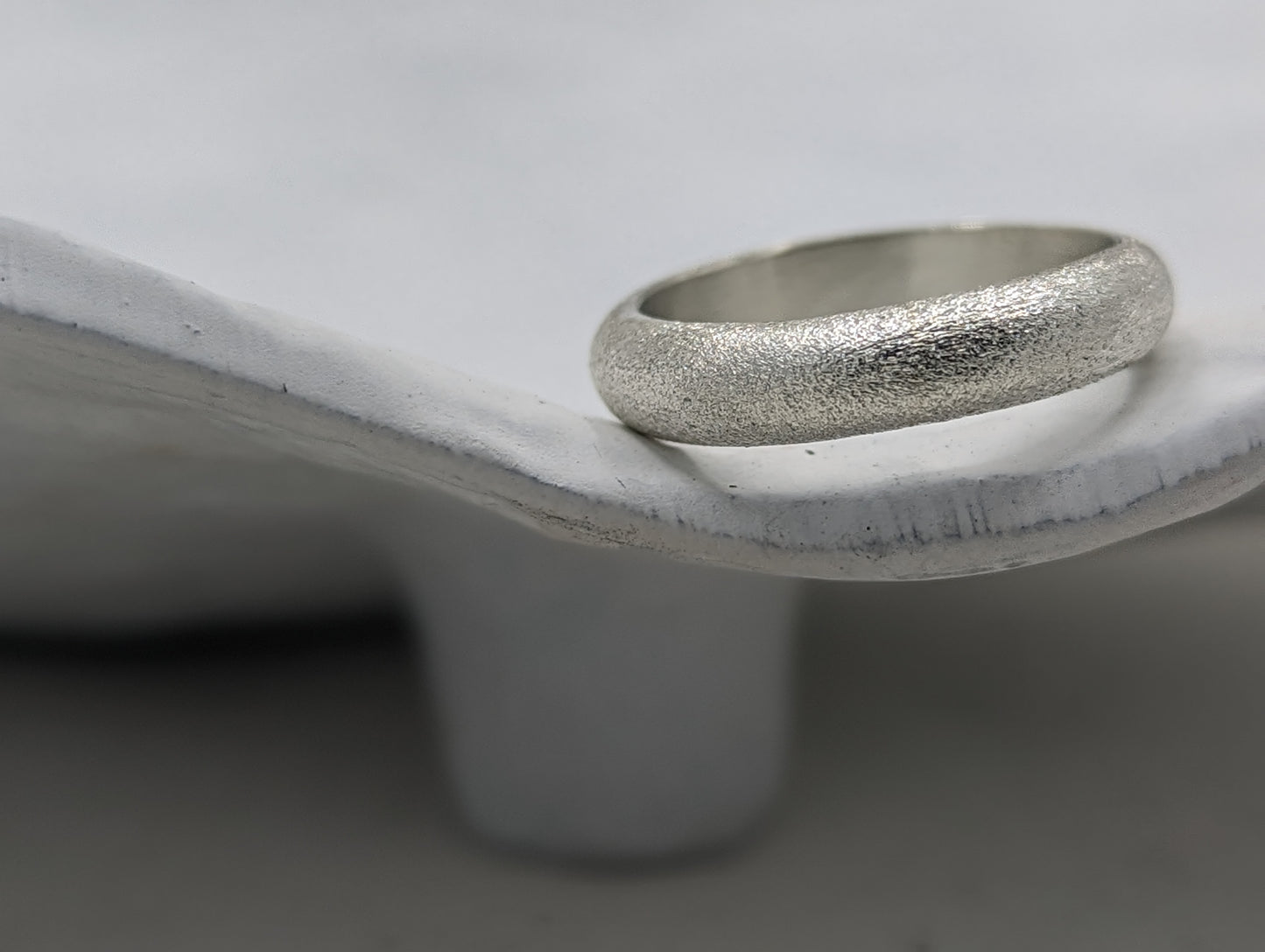 4.0 Frosted Heavy Wedding Band | 9k White gold